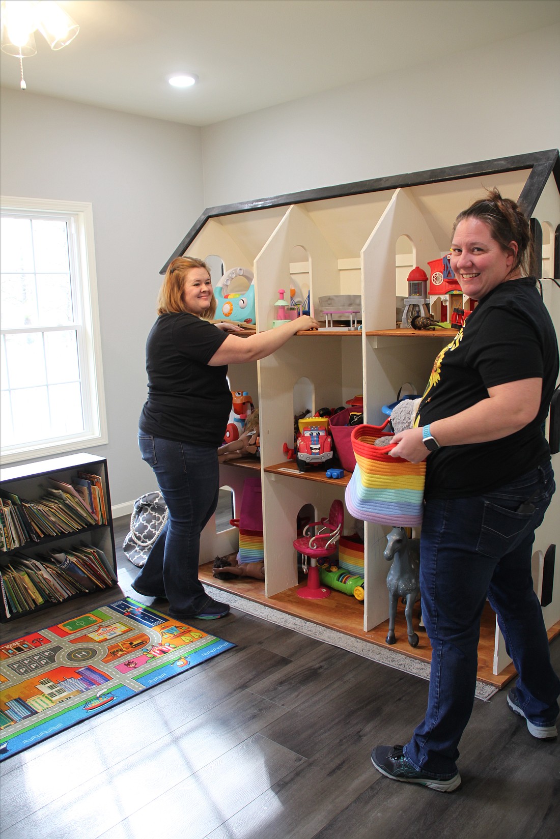 KEEPING THE FAITH WOMEN’S SHELTER advocates Dawn (left) and Jennifer sort and stack toys in the new children’s playroom that is part of the shelter’s current expansion project. The playroom is now open for the children to enjoy, and plans for the remaining part of expansion are expected to be open by March.
Photo by Millie McClain