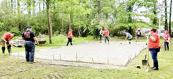 Volunteers with Last Hope K9 Rescue of Boston, Mass., recently invested not only time and labor but also the funds to lay a new concrete slab for dog kennels at the Sheridan Animal Control Center. They were assisted by local volunteers, and also spent time cleaning kennels and washing all of the dogs and puppies at the pound. Photo by Gretchen Ritchey