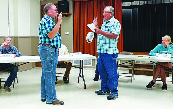 The City of Tull’s council members appointed Jeff Nalley (left) to the position of mayor during the city’s regular monthly meeting on July 10. Mayor William Davis presented the council with his resignation at the June meeting. Newly appointed City of Tull Mayor Jeff Nalley was sworn in by Justice of the Peace Scott Wells (right) during the July 10 meeting. Photo by Gretchen Ritchey