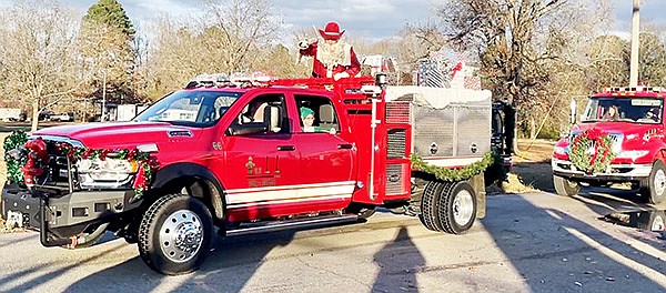 Santa joined in on the fun in Tull’s first ever Christmas parade held Saturday, Dec. 16. Photos by Gretchen Ritchey