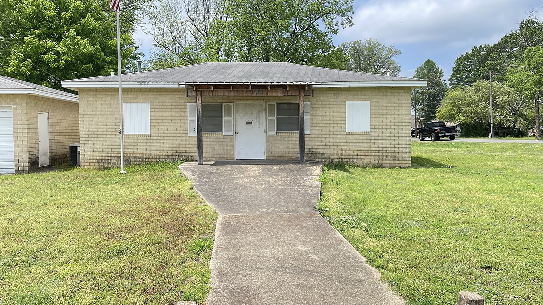 The garbage pickup rate is increasing for residents of Poyen. Shown here: Poyen City Hall. (Special to The Headlight/Gretchen Ritchey)