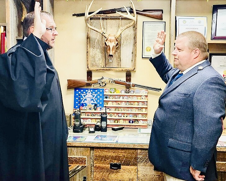 Grant County Sheriff Pete Roberts (right) was sworn in to serve as a board member for the Arkansas Towing and Recovery Board by Circuit Judge Stephen Shirron. (Photo: Special to The Headlight)
