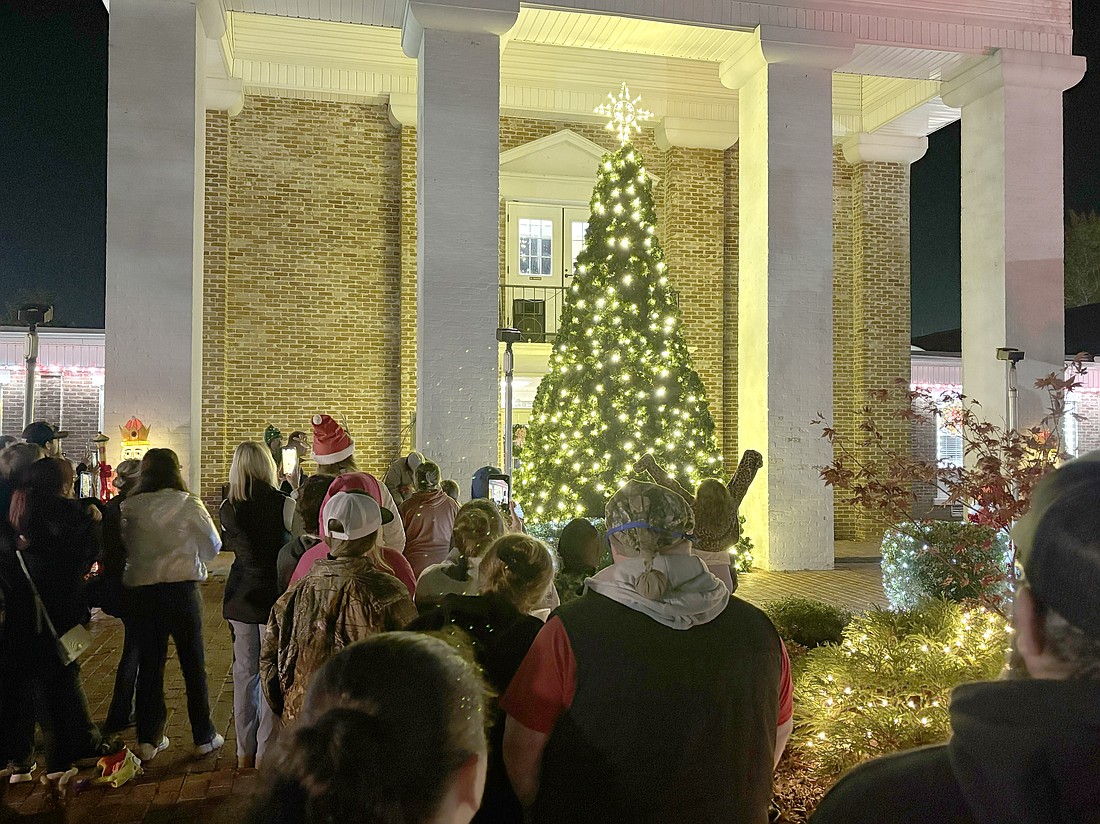 The Grant County Courthouse Christmas Tree was officially lit during the annual Christmas on the Square on Saturday, Dec. 6. (Photo by Gretchen Ritchey)