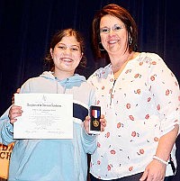 Moss receives DAR Youth Citizenship Medal